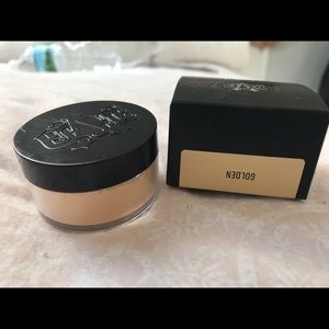 Kat Von D Lock it Brightening Powder